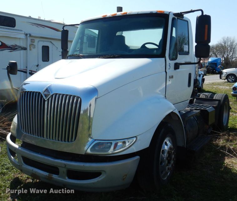 image for item DP5442 2005 International 8600  semi truck