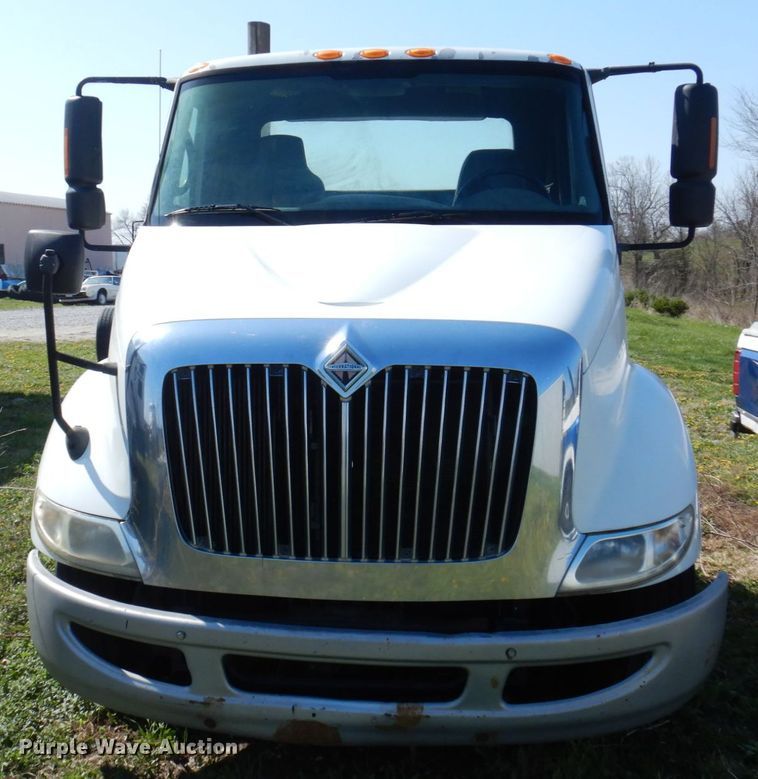 image for item DP5442 2005 International 8600  semi truck