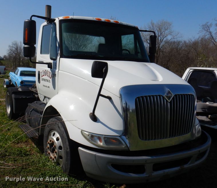 image for item DP5442 2005 International 8600  semi truck