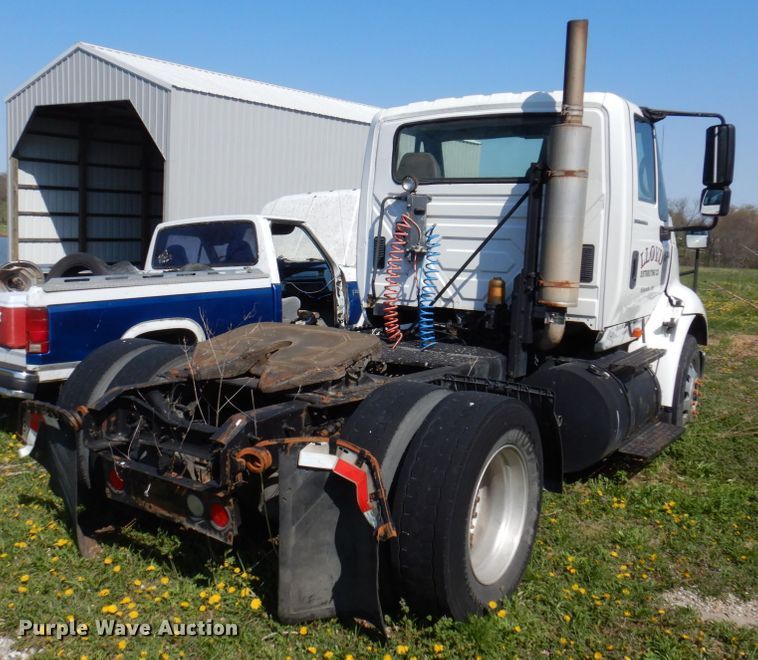 image for item DP5442 2005 International 8600  semi truck