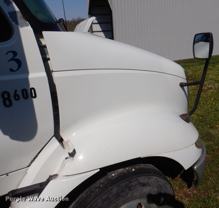 image for item DP5442 2005 International 8600  semi truck