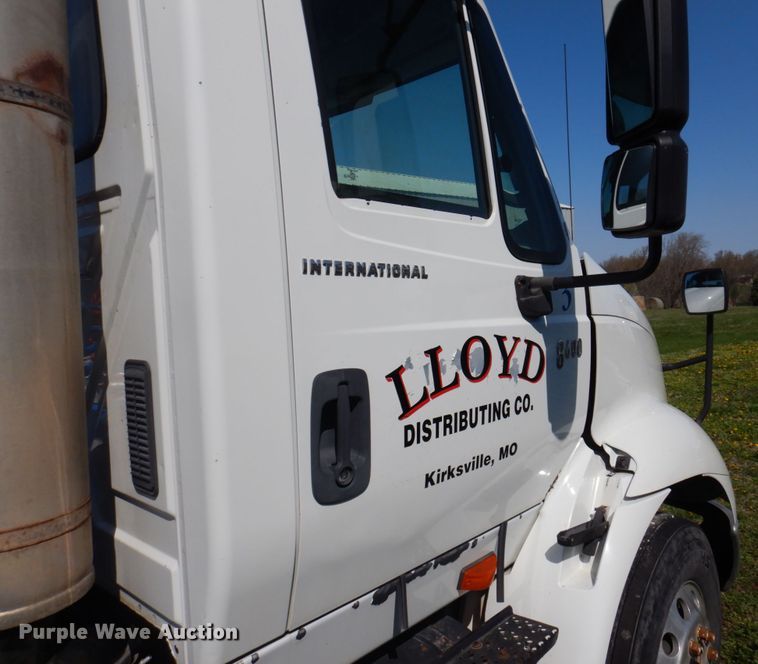 image for item DP5442 2005 International 8600  semi truck