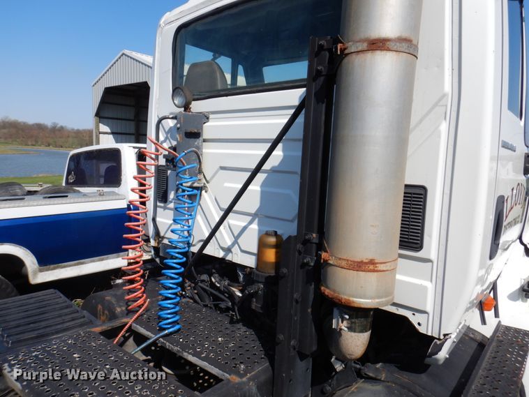 image for item DP5442 2005 International 8600  semi truck