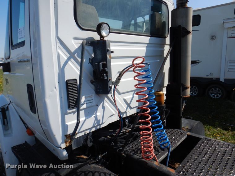 image for item DP5442 2005 International 8600  semi truck