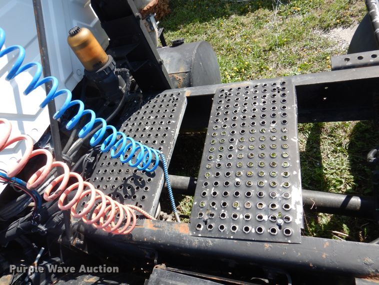 image for item DP5442 2005 International 8600  semi truck