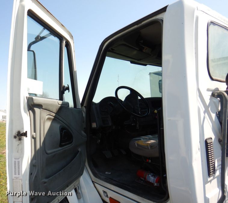 image for item DP5442 2005 International 8600  semi truck