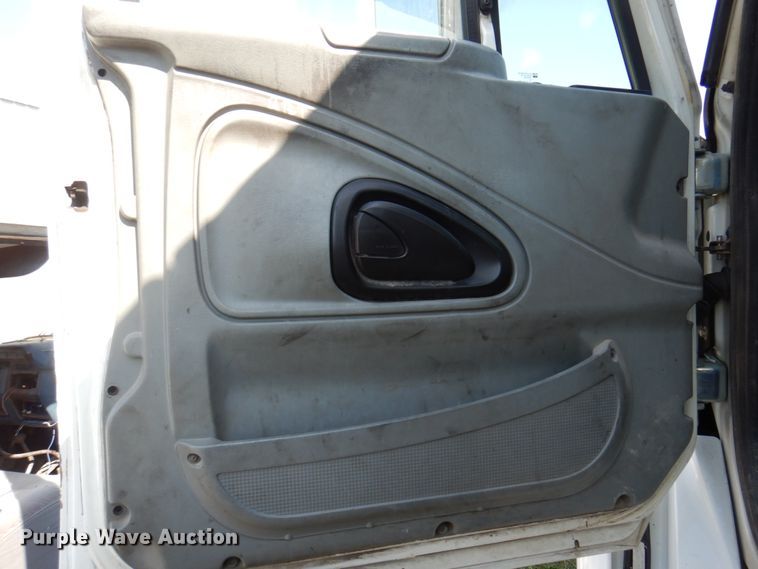 image for item DP5442 2005 International 8600  semi truck