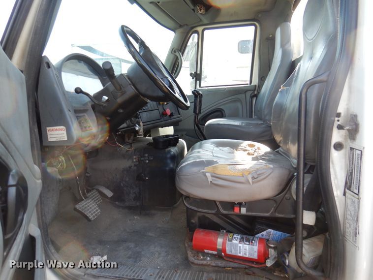 image for item DP5442 2005 International 8600  semi truck