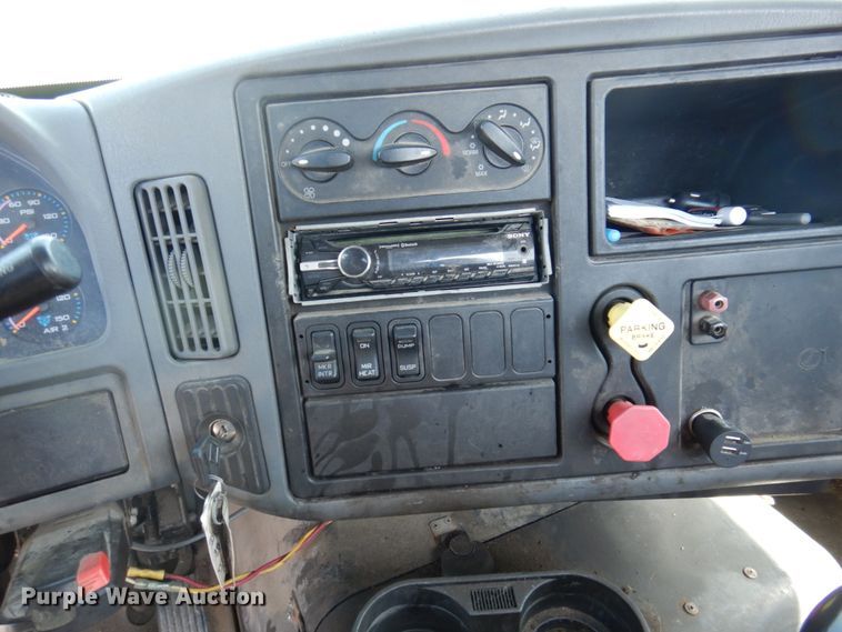 image for item DP5442 2005 International 8600  semi truck