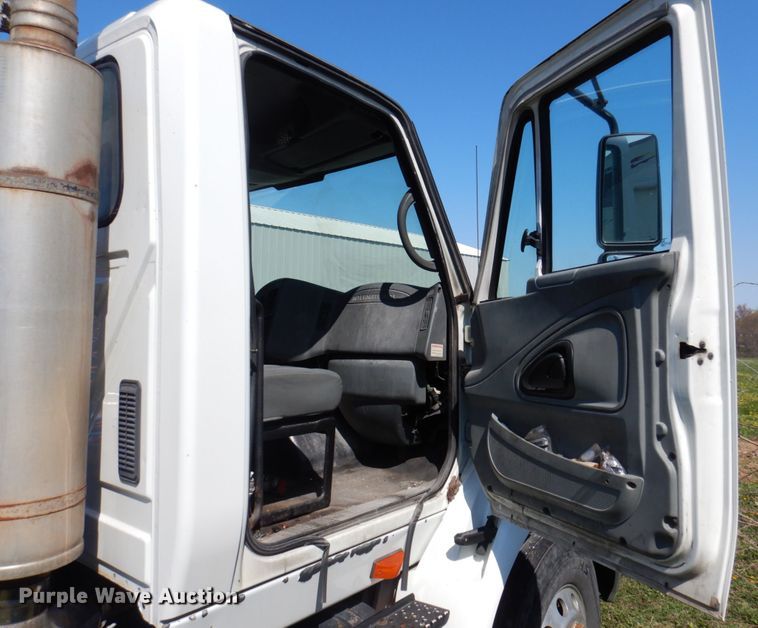 image for item DP5442 2005 International 8600  semi truck