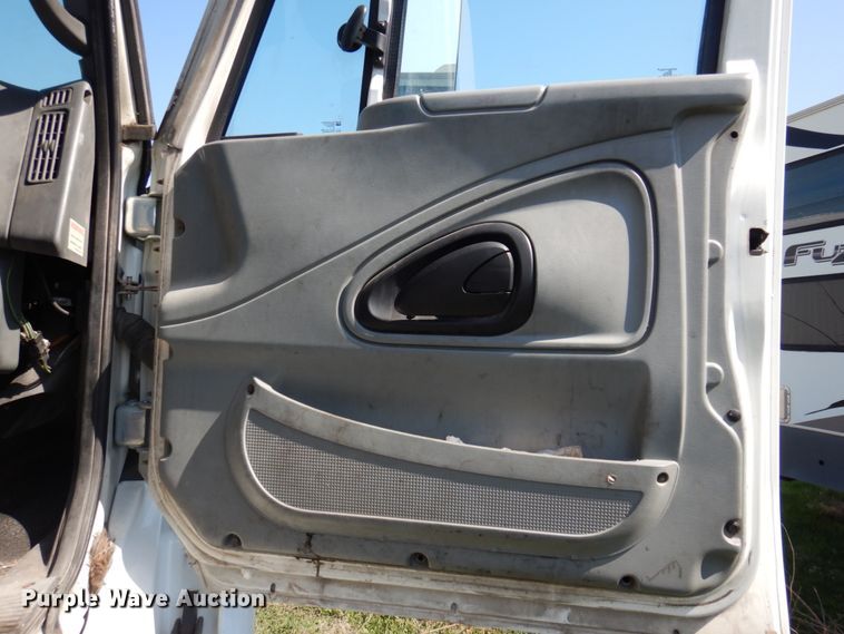 image for item DP5442 2005 International 8600  semi truck