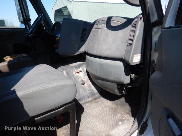 image for item DP5442 2005 International 8600  semi truck