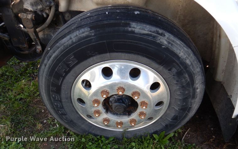 image for item DP5442 2005 International 8600  semi truck