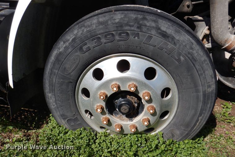 image for item DP5442 2005 International 8600  semi truck