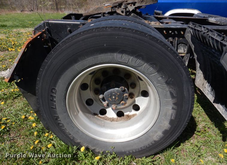 image for item DP5442 2005 International 8600  semi truck