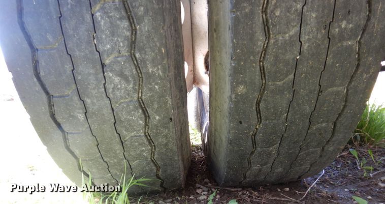 image for item DP5442 2005 International 8600  semi truck