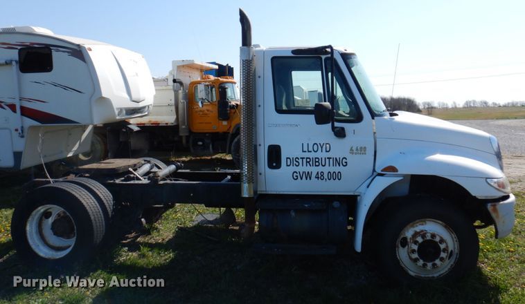 image for item DP5443 2004 International Navistar 4400  semi truck