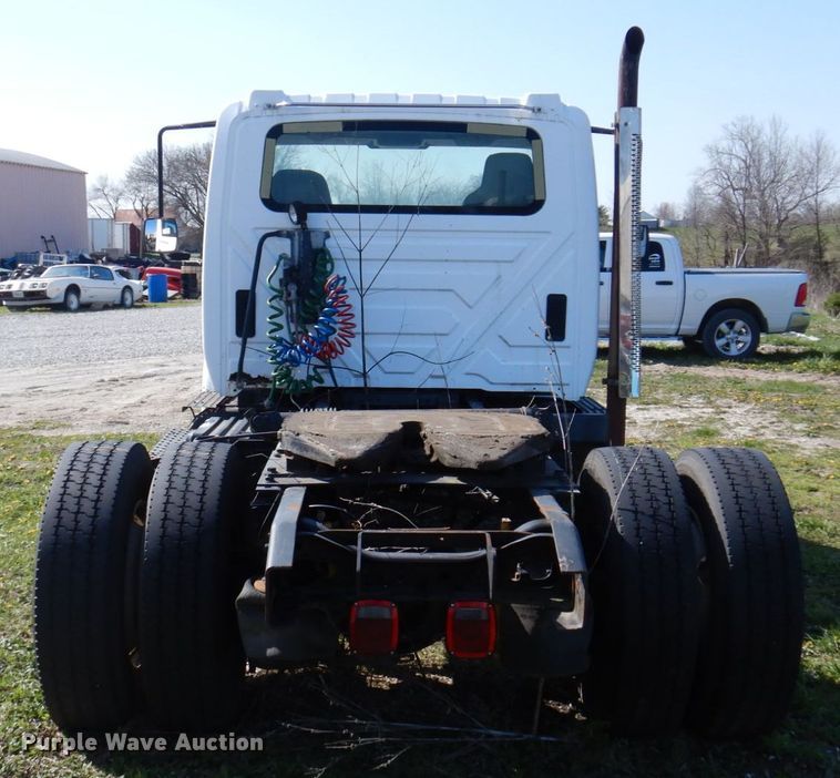 image for item DP5443 2004 International Navistar 4400  semi truck