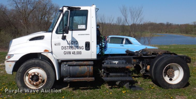 image for item DP5443 2004 International Navistar 4400  semi truck