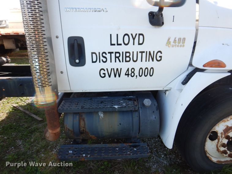 image for item DP5443 2004 International Navistar 4400  semi truck