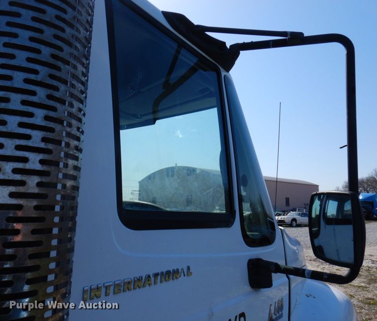 image for item DP5443 2004 International Navistar 4400  semi truck