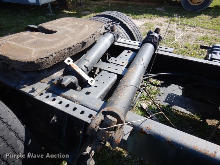 image for item DP5443 2004 International Navistar 4400  semi truck