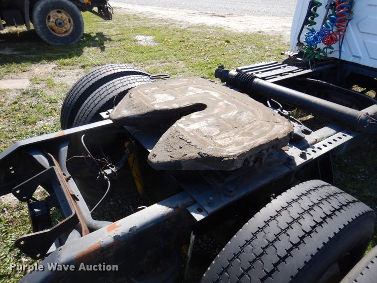 image for item DP5443 2004 International Navistar 4400  semi truck