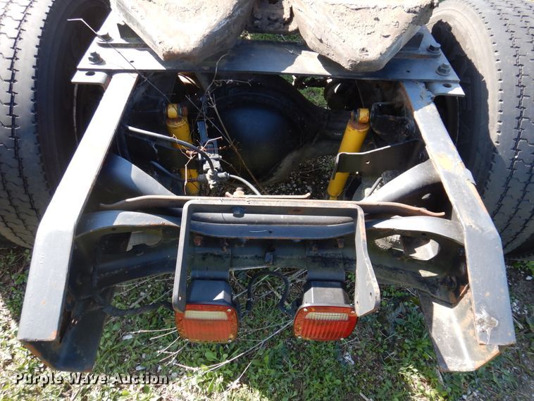 image for item DP5443 2004 International Navistar 4400  semi truck