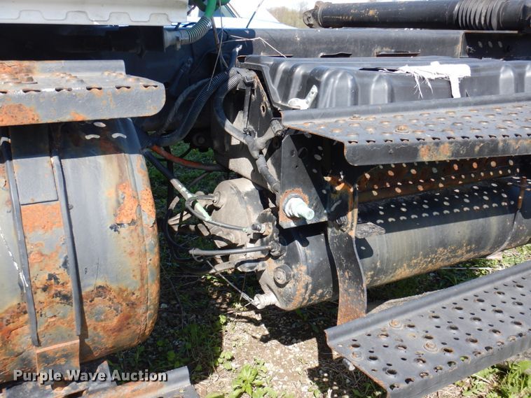 image for item DP5443 2004 International Navistar 4400  semi truck