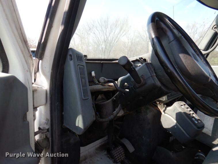 image for item DP5443 2004 International Navistar 4400  semi truck