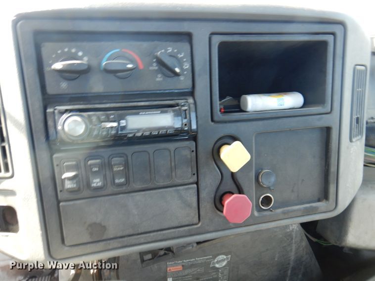 image for item DP5443 2004 International Navistar 4400  semi truck