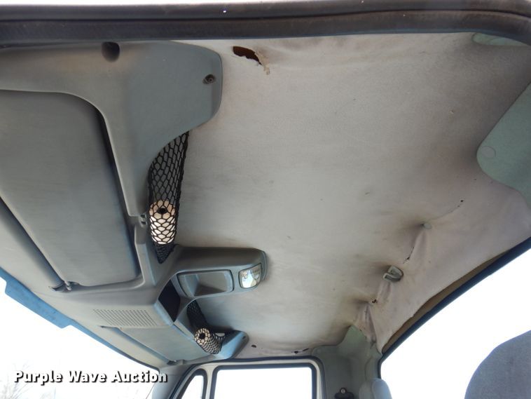 image for item DP5443 2004 International Navistar 4400  semi truck