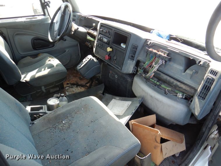 image for item DP5443 2004 International Navistar 4400  semi truck