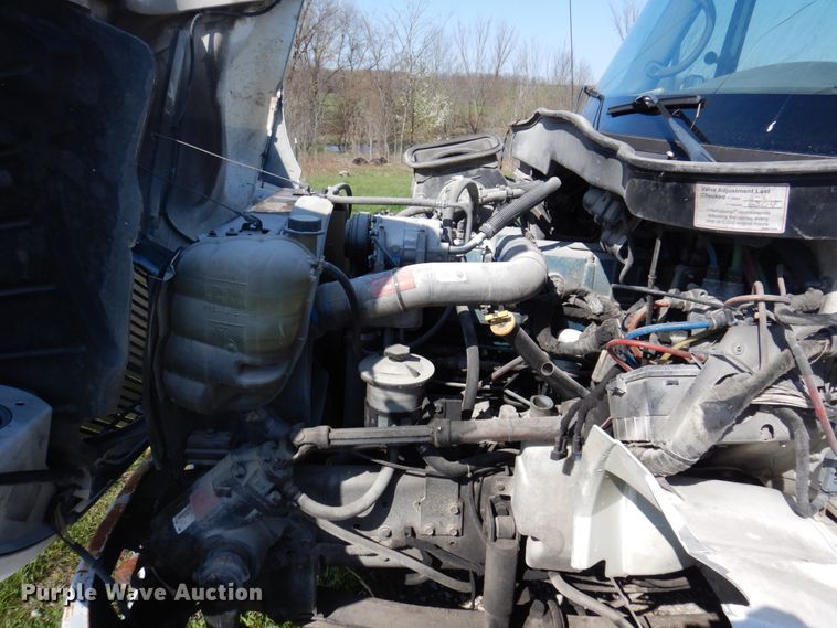 image for item DP5443 2004 International Navistar 4400  semi truck