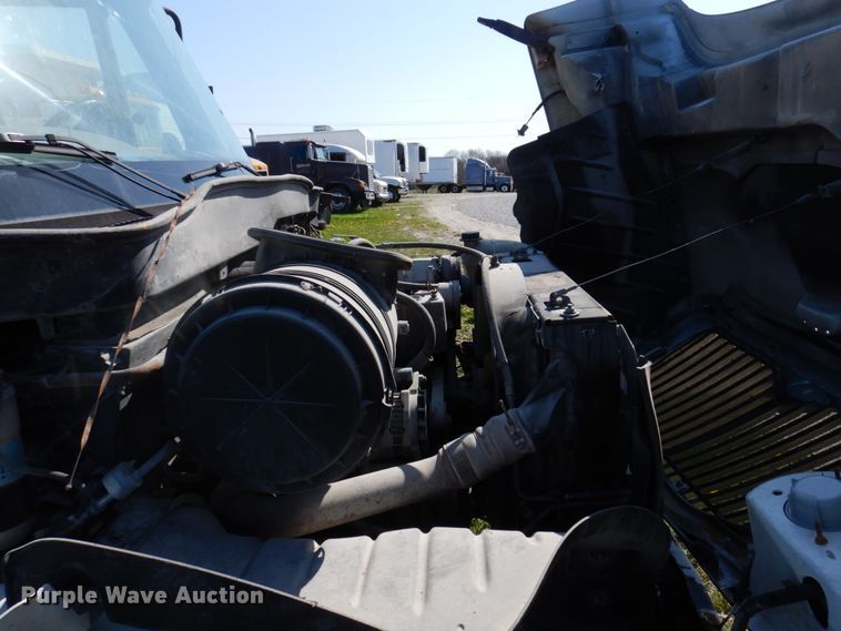 image for item DP5443 2004 International Navistar 4400  semi truck