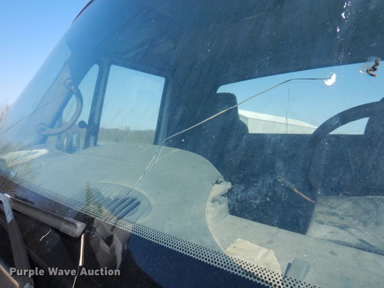 image for item DP5443 2004 International Navistar 4400  semi truck