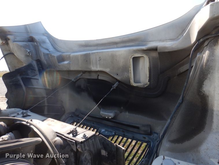 image for item DP5443 2004 International Navistar 4400  semi truck