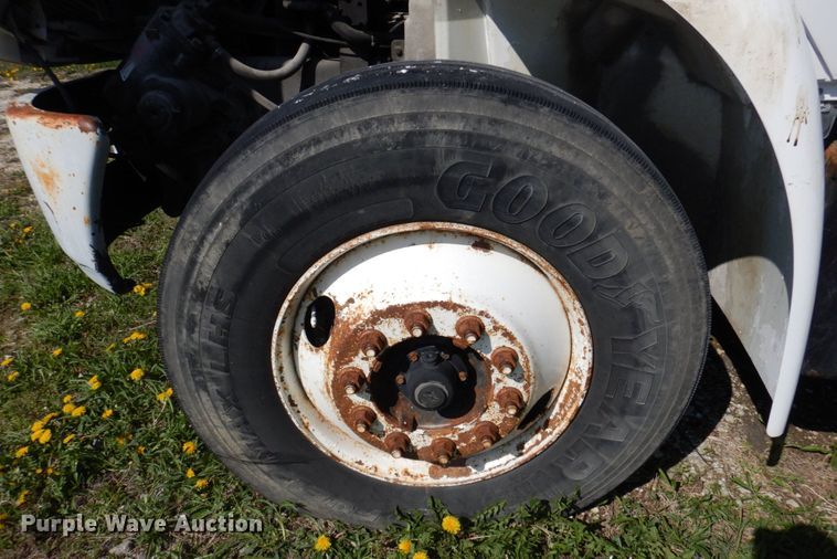 image for item DP5443 2004 International Navistar 4400  semi truck