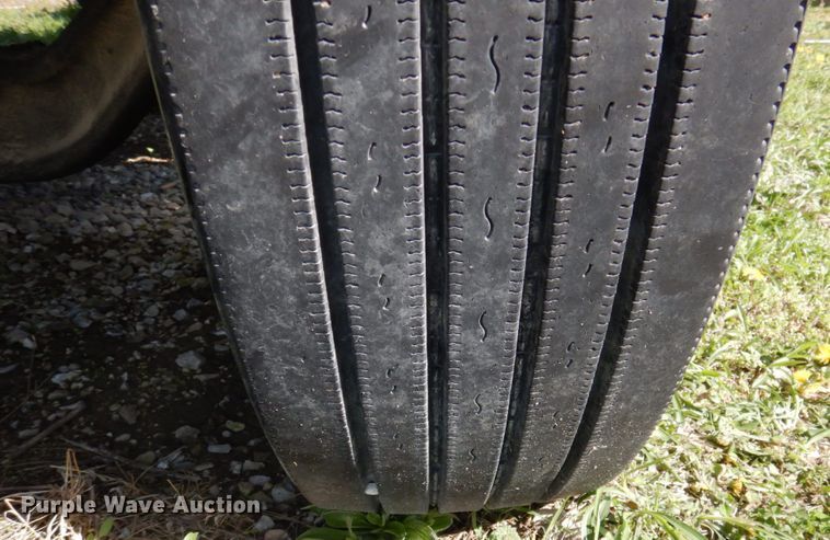 image for item DP5443 2004 International Navistar 4400  semi truck