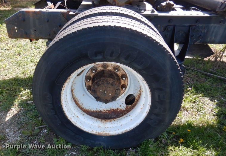 image for item DP5443 2004 International Navistar 4400  semi truck