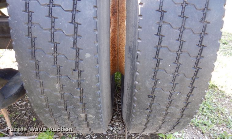 image for item DP5443 2004 International Navistar 4400  semi truck