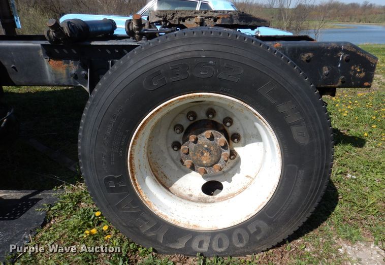 image for item DP5443 2004 International Navistar 4400  semi truck