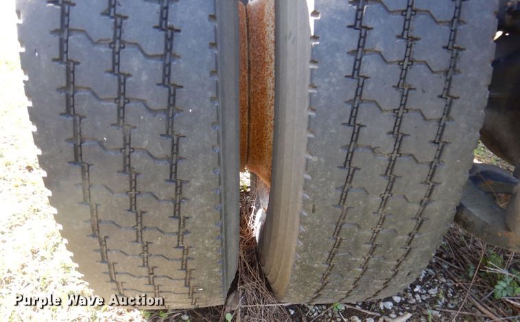 image for item DP5443 2004 International Navistar 4400  semi truck