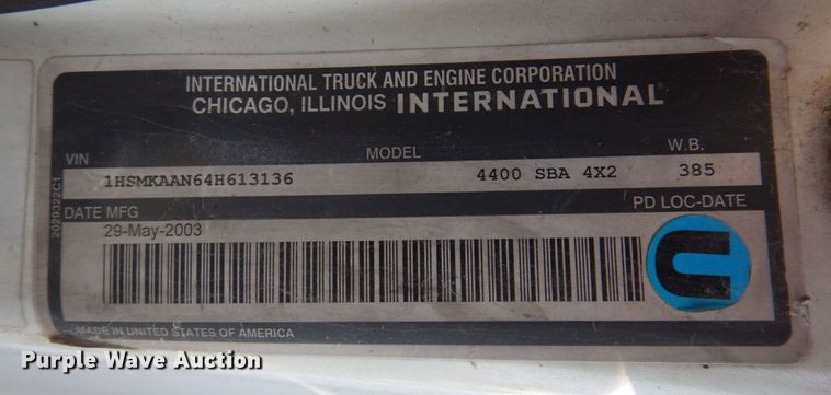image for item DP5443 2004 International Navistar 4400  semi truck
