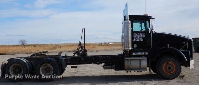 image for item DR1152 1996 Kenworth T800  semi truck