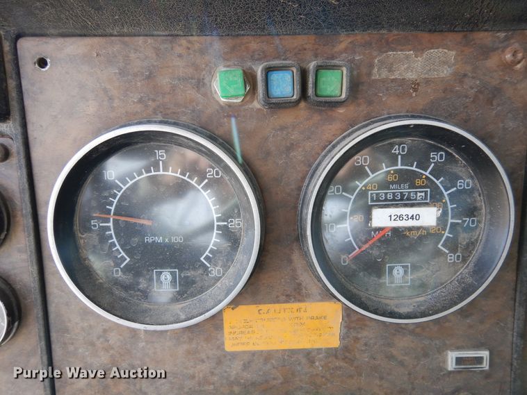 image for item DR1152 1996 Kenworth T800  semi truck