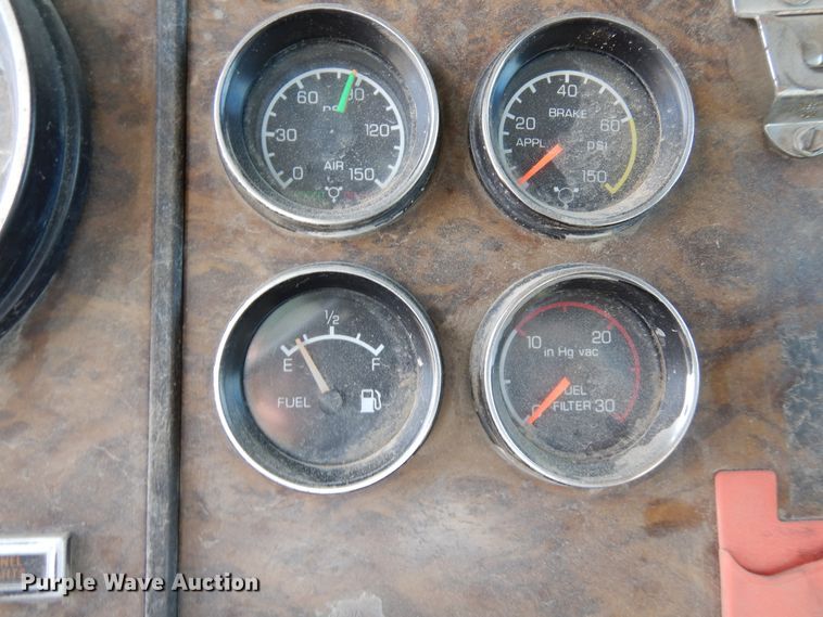 image for item DR1152 1996 Kenworth T800  semi truck