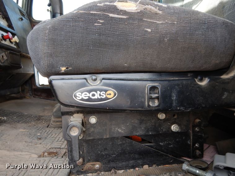 image for item DR1152 1996 Kenworth T800  semi truck