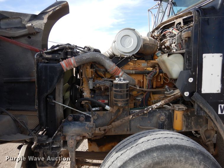 image for item DR1152 1996 Kenworth T800  semi truck