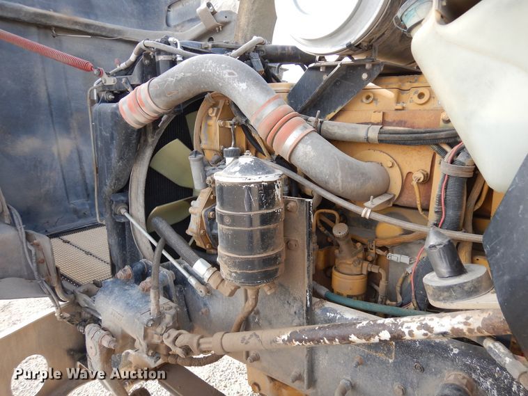 image for item DR1152 1996 Kenworth T800  semi truck